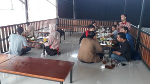 Milenial Purwakarta Wajib Makan di Sambel Layah