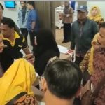 Foto : Salah satu oknum ASN Bappeda Depok (kanan) mengajak awak media berkelahi.