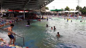 Libur Nyepi, Ribuan Wisatawan Serbu Cikao Park di Purwakarta
