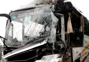 Bus Rombongan Kecelakaan di KM92 Tol Cipularang