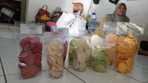 Simping Buatan PKK Cibogohilir Jadi Oleh-oleh Khas Plered