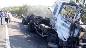 Laka Beruntun Melibatkan Truk Kembali Terjadi di Tol Cipularang