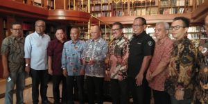 PWI Anugerahi BJ Habibie Bapak Kemerdekaan Pers Indonesia