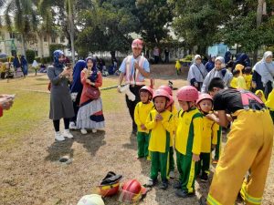 PT SPV Edukasi Cara Padamkan Api