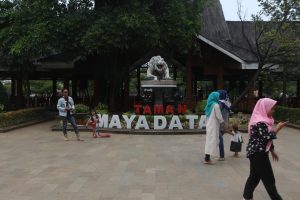 Menikmati Sore di Taman Maya Datar Purwakarta