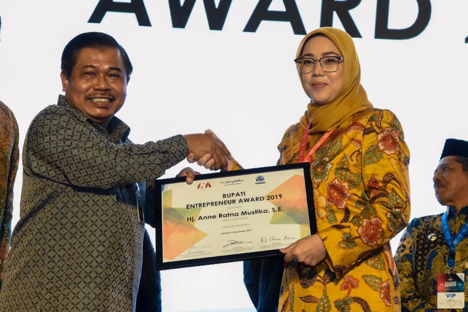 Bupati Purwakarta Dapat Penghargaan Regional Leader Enterpreneur Awards 2019