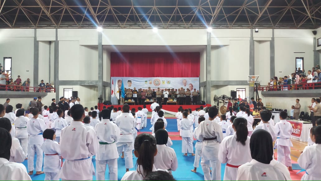 715 Atlet Karate Ikut Kejuaraan Piala Kapolres Purwakarta