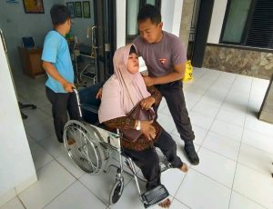 Seketika Pandangan Siti Gelap, Sadar-sadar Sudah Terjatuh