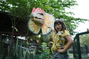 Keren, di Cikao Park Bisa Berburu Dinosaurus