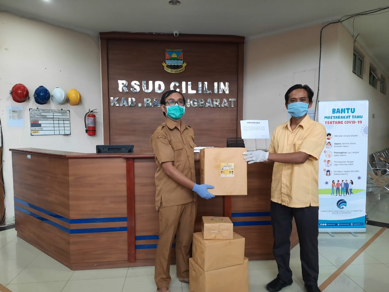 Fraksi Golkar Jabar Serahkan APD ke RSUD Cililin
