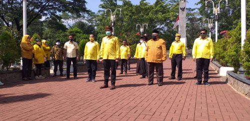 Jaga Tradisi, Golkar Purwakarta Ziarah ke Makam Pahlawan