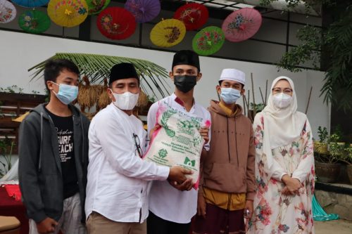 Sambut Nuzulul Quran, Disdik Purwakarta Bagikan Kadeudeuh