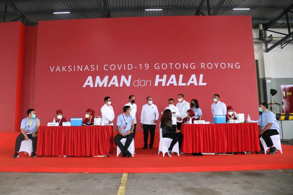 Gubernur Jabar Dampingi Presiden Tinjau Vaksinasi Gotong Royong