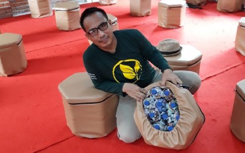 Kadisdik Purwakarta: Kursi dari Limbah Plastik Solusi Kekurangan Mebeler