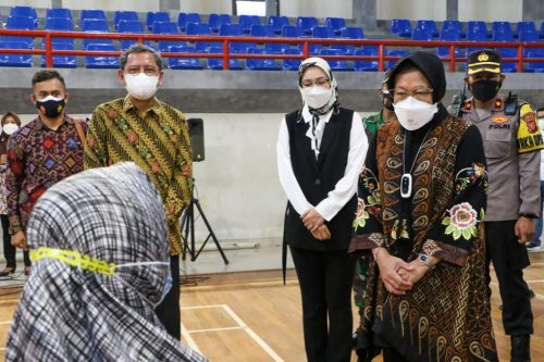 Ke Purwakarta, Mensos Salurkan Bantuan Beras untuk Warga Terdampak PPKM