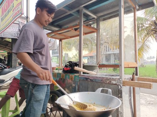 Main ke Plered, Jangan Lupa Jajan  Gorengan Kang Iwan
