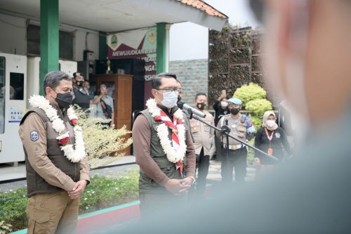 Ridwan Kamil Tinjau Vaksinasi Massal di SMA Negeri 3 Cibinong
