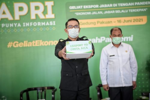 Ridwan Kamil Lepas Ekspor 23 Ton Produk Kelapa Parut Kering ke Kosta Rika