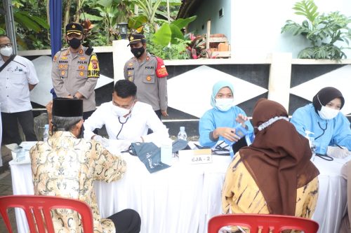 Percepat Target, Polres Purwakarta Lakukan Vaksinasi Door to Door