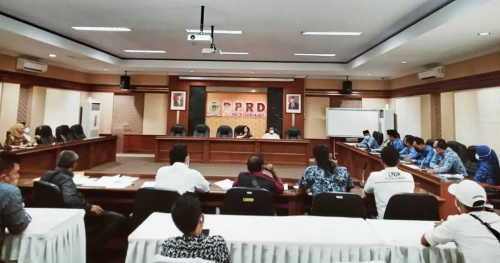 Komisi II DPRD Purwakarta Terima Audiensi LPKSM Putra Siliwangi dan Hiswana Migas