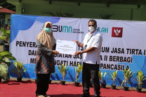 Jasa Tirta II Bantu Tingkatkan Taraf Hidup Masyarakat Melalui Program TJSL