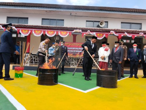 Lapas Kelas II B Purwakarta Musnahkan Barang Bukti Hasil Penggeledahan