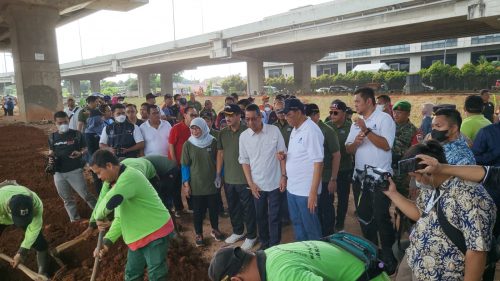 Dukung Pengurangan Emisi Karbon, Jasa Tirta II-Pemprov DKI Jakarta Lakukan Aksi Tanam Pohon