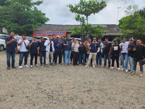 Usai Daftar Caleg ke KPU, H Elthon Traktir Makan Siang Tim Pemenangan
