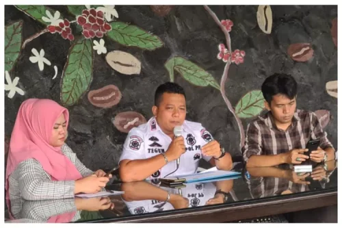 Satpol-PP Purwakarta Bersihkan Ratusan APK Sejak Dua Bulan Terakhir