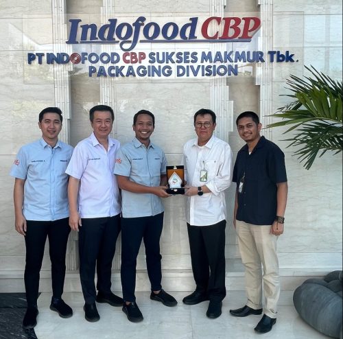 BPJamsostek Purwakarta Beri Penghargaan kepada PT Indofood CBP Sukses Makmur Tbk Packaging Division