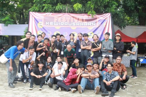 Festival Kewirausahaan STIE DR KH EZ Muttaqien Proyeksikan Pengusaha Muda Revolusioner