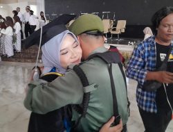 Kisah Perjuangan Hansip Kuliahkan Anaknya yang Menjadi Lulusan Terbaik di UBP Karawang