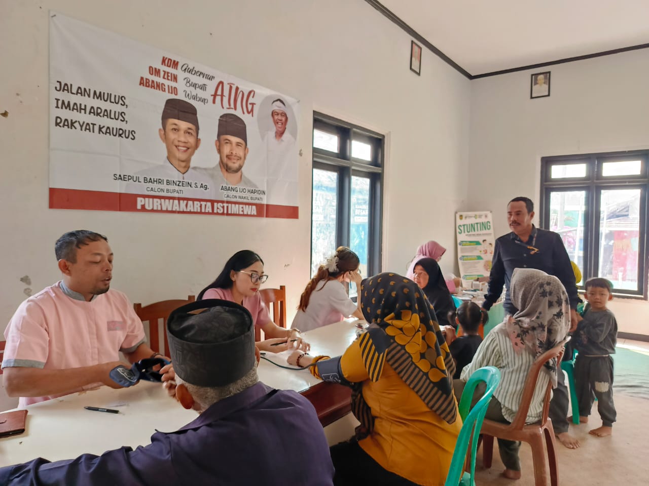 Dapat Pengobatan Gratis, Ratusan Warga Ucapkan Terima Kasih Kepada Om Zein