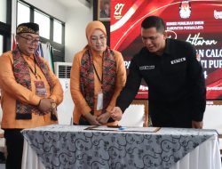 Anne dan Budi Paslon Pertama Daftar ke KPU Purwakarta