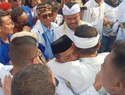 KDM Mendadak Datang Antar Pasangan Om Zein dan Bang Ijo Daftar ke KPU Purwakarta