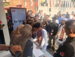 Zeinjo Daftar ke KPU Purwakarta Diantar Ribuan Massa dan Karnaval Budaya