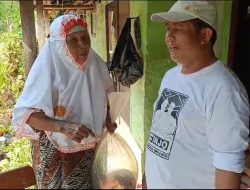 Komitmen Tingkatkan Gizi Pasangan ZeinJo Bagikan Ikan Gratis untuk Ratusan Masyarakat Sekitar Situ Cikumpay