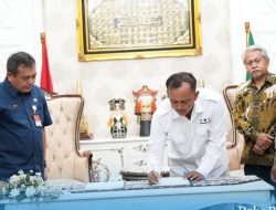 Pj Bupati Purwakarta Menandatangani Naskah Kesepakatan Bersama tentang Penanggulangan Kebakaran dan Penyelamatan