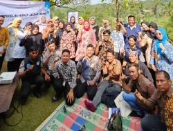 Disipusda Purwakarta Ajak 33 Pengurus Perpustakaan Desa Meeting di Kaki Gunung Burangrang