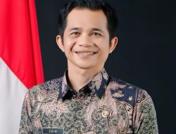 Hari Pertama Ngantor, Bupati Purwakarta Om Zein Langsung Bersih-bersih
