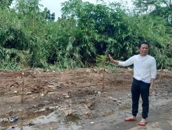 Bupati Purwakarta Om Zein Bersihkan Sampah yang Menumpuk Bertahun-tahun