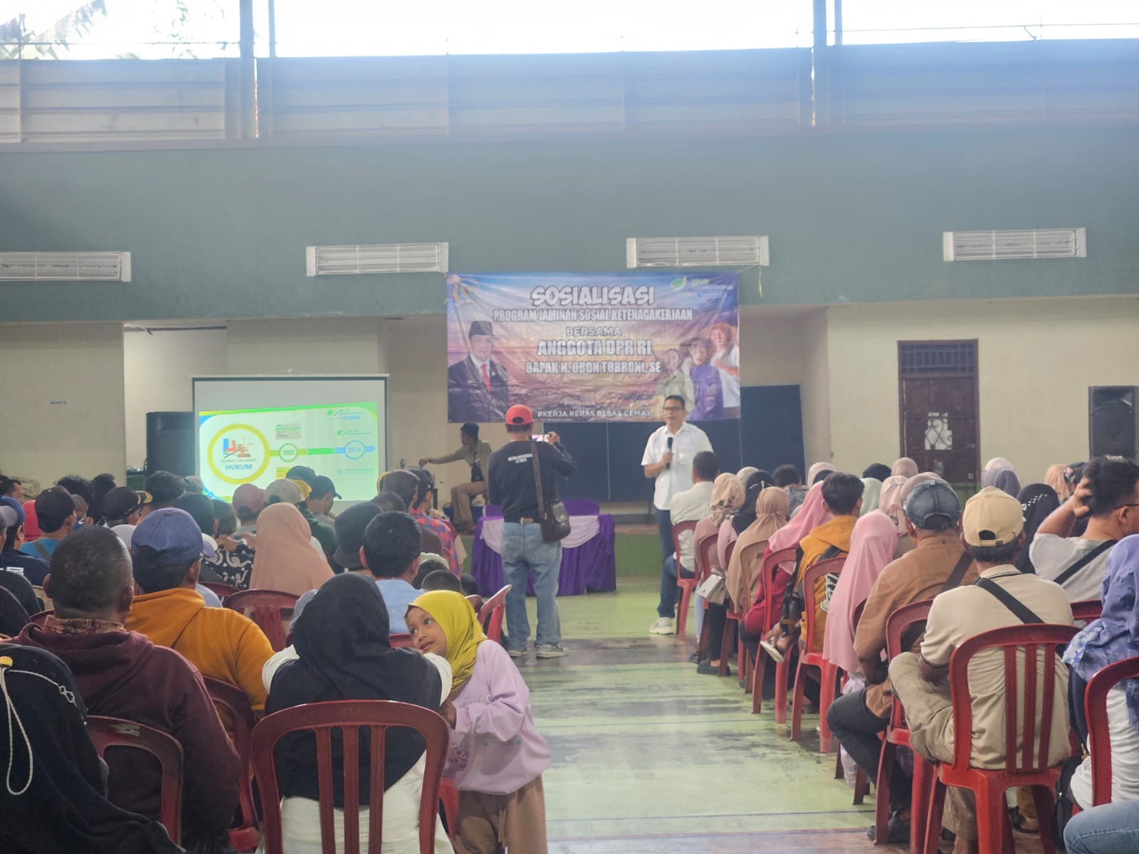 Ratusan Warga Bekasi Ikuti Sosialisasi Program Jaminan Sosial Ketenagakerjaan Bersama Anggota Komisi IX DPR RI H Obon Tabroni