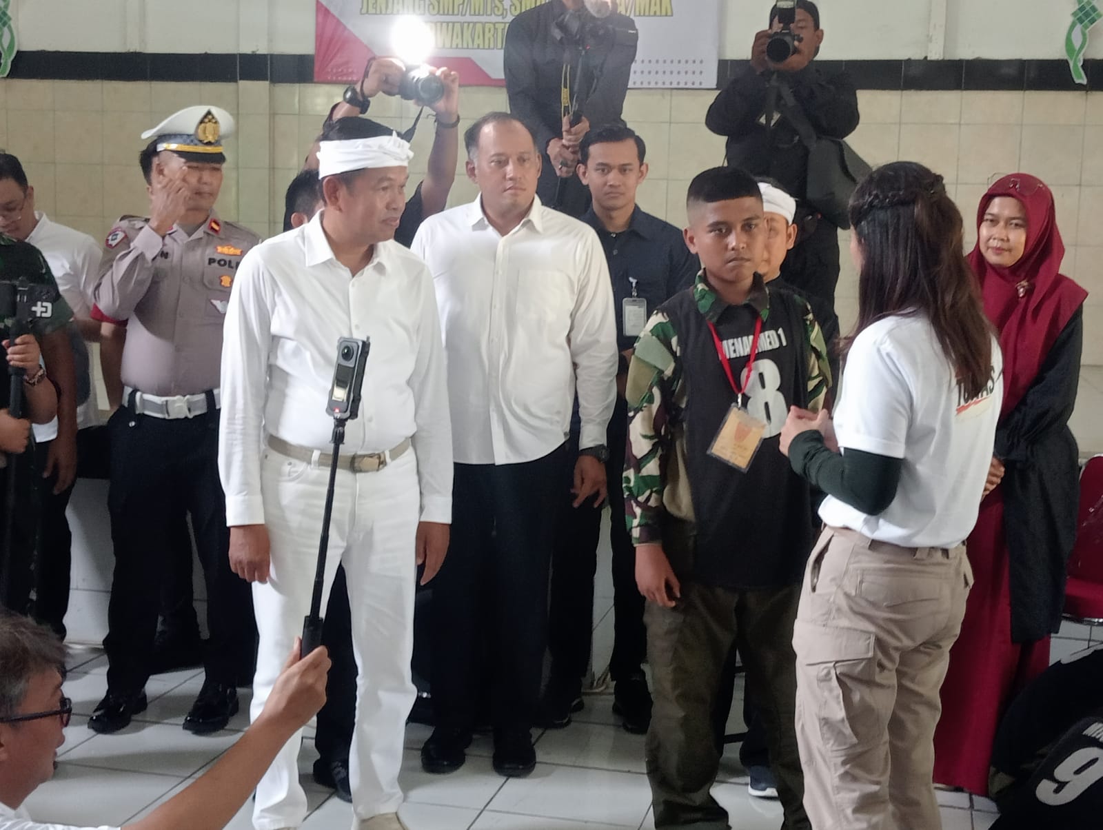 Menkomdigi dan Gubernur Jabar Kunjungi Barak Militer, Tinjau Program Disiplin untuk Pelajar