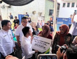 BPJamsostek Purwakarta Serahkan Beasiswa Pendidikan Rp216 Juta untuk Anak Peserta yang Meninggal Dunia