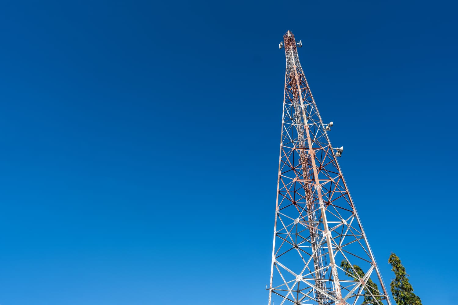 Indosat Perkuat Ekspansi 5G Berbasis AIvolusi5G di Jawa Barat untuk Dukung Kesiapan Jaringan Natal dan Tahun Baru